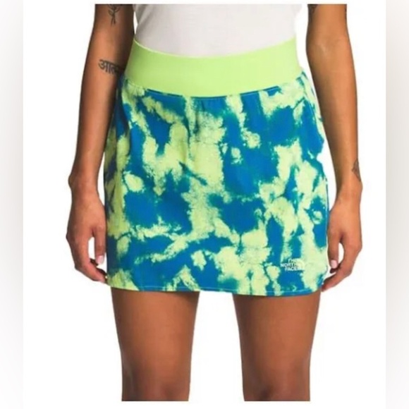 The‎ North Face Women's Printed Class green tie dye look Skort size medium new - Picture 2 of 3